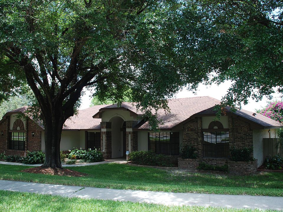 Spacious Lakefront 4 BR Pool Home