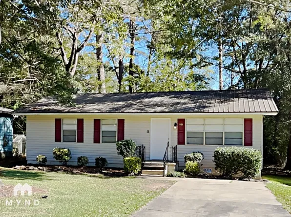 921 27th Ave N, Hueytown, AL 35023