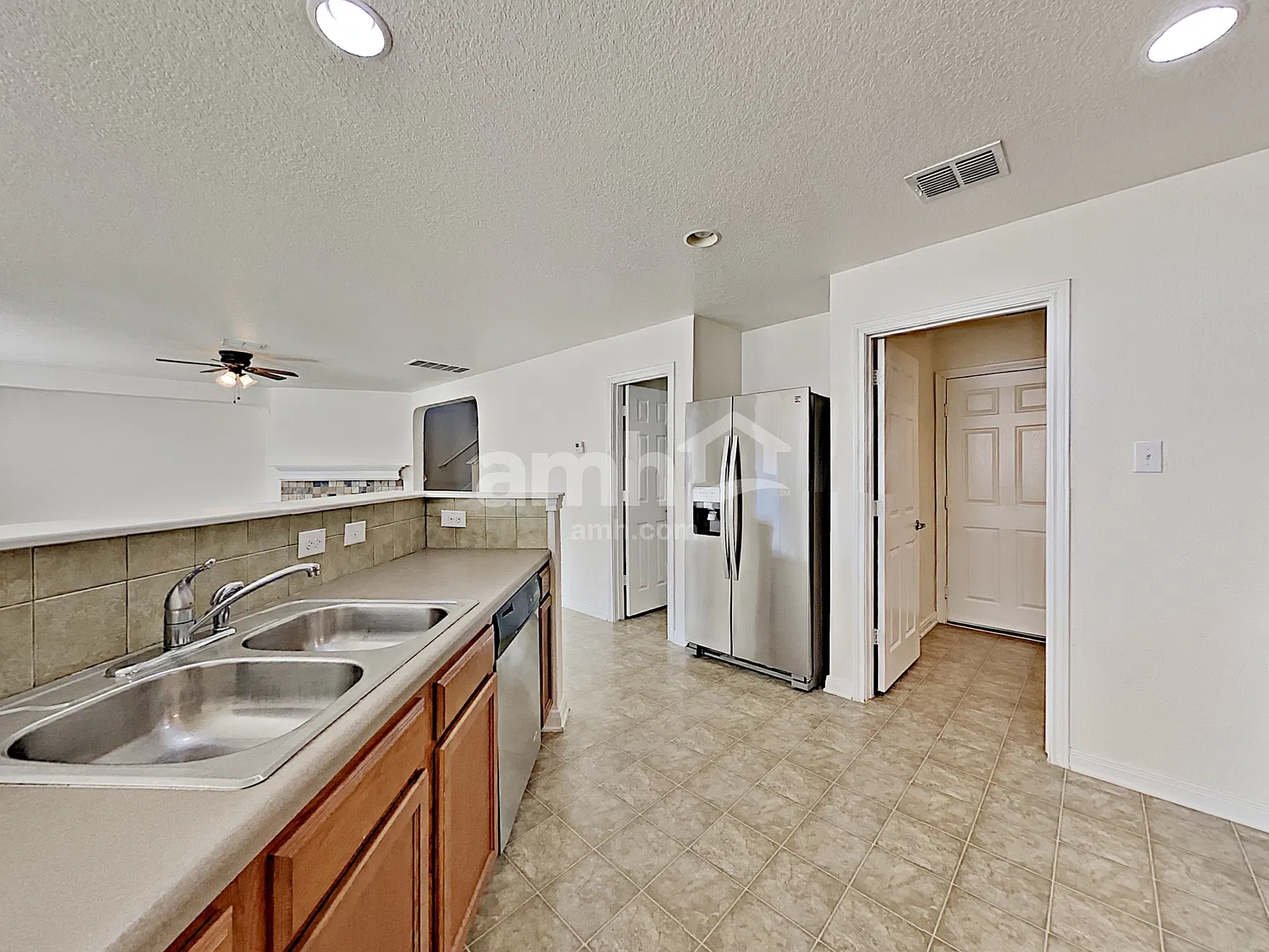 4 bed, 2.5 bath, 2262 sqft, $2,095 — Photo 4