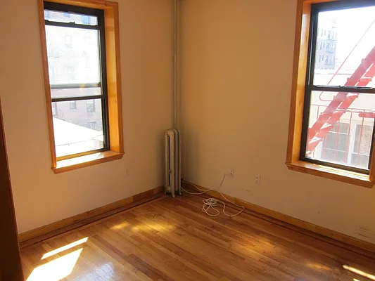 Rented by Realty 2000 Corp | media 7