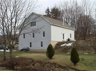 4426 Maple Dr, Walnutport, PA 18088