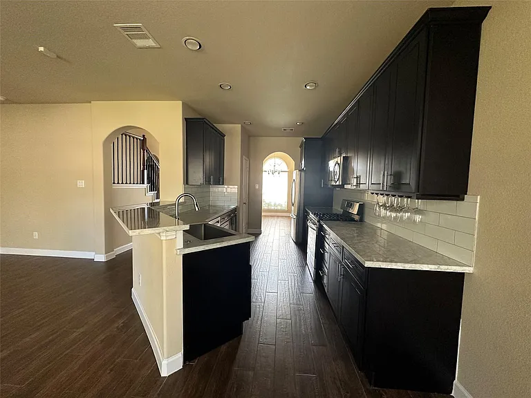 2438 Garden Falls Dr — Photo 6