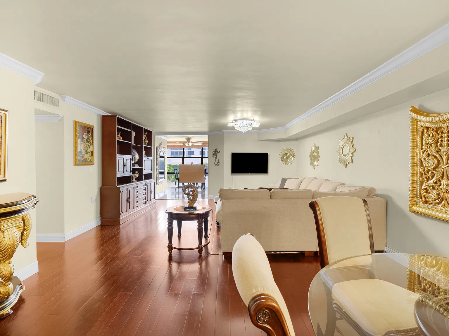2 bed, 1822 sqft, $4,500 — Photo 4