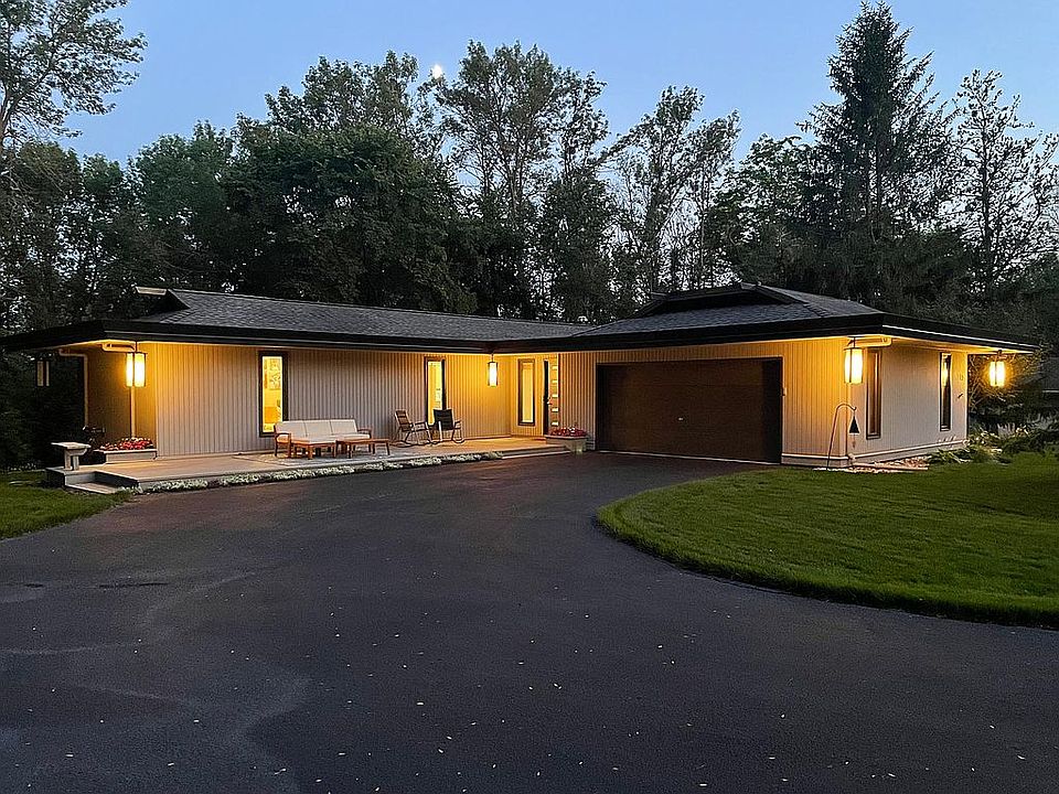 1st image of 40 Southridge Pl