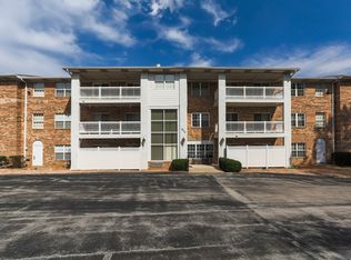920 Guelbreth Ln APT 105, Saint Louis, MO