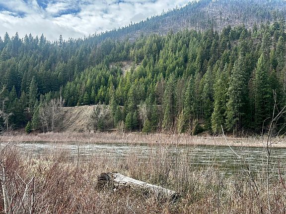 2nd image of 1595 River Bend Rd