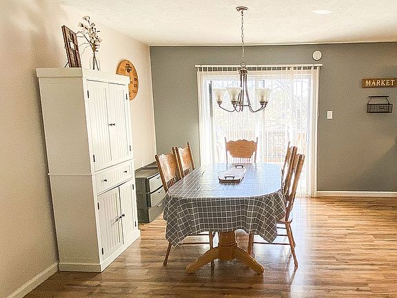 5th image of 364 Fox Harbour Dr