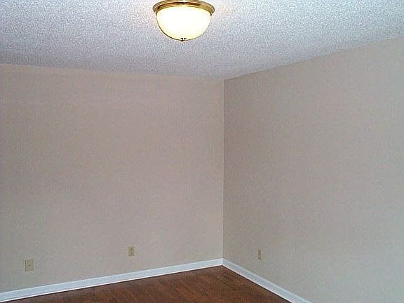 3rd image of 320 Edmond Dr
