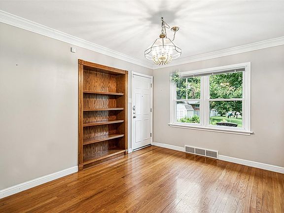 5th image of 1113 Whitecliff Dr