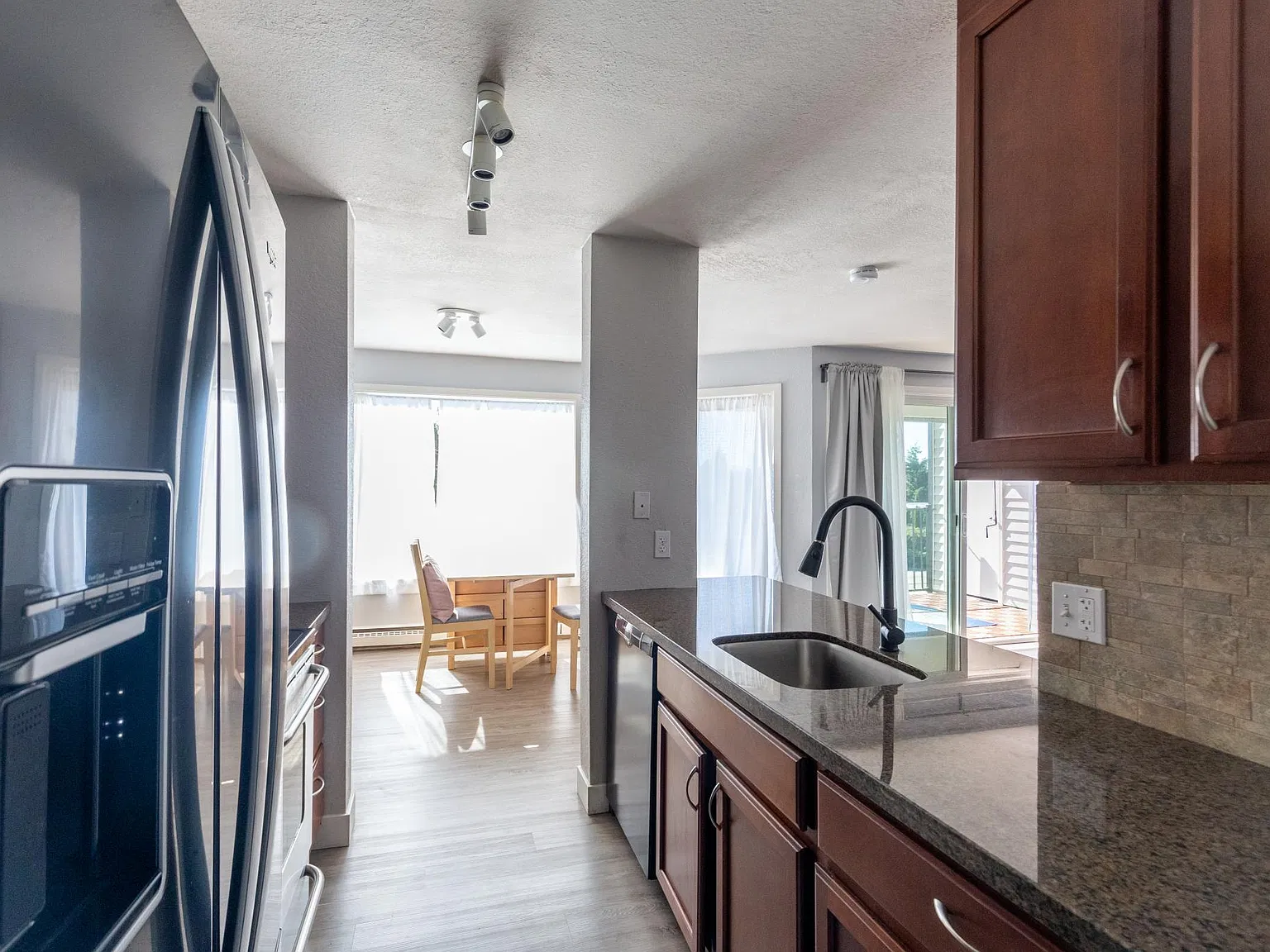 2 bed, 1.5 bath, 860 sqft, $2,800 — Photo 2