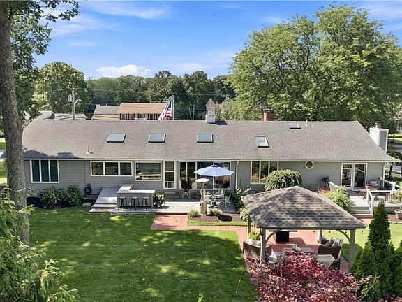 4th image of 210 Wildflower Dr