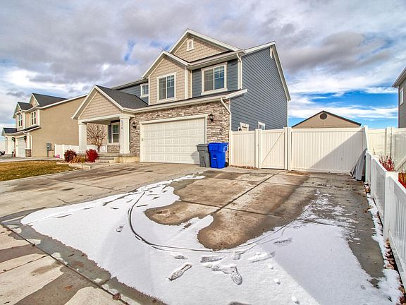 2nd image of 524 N Pinnacle Ln