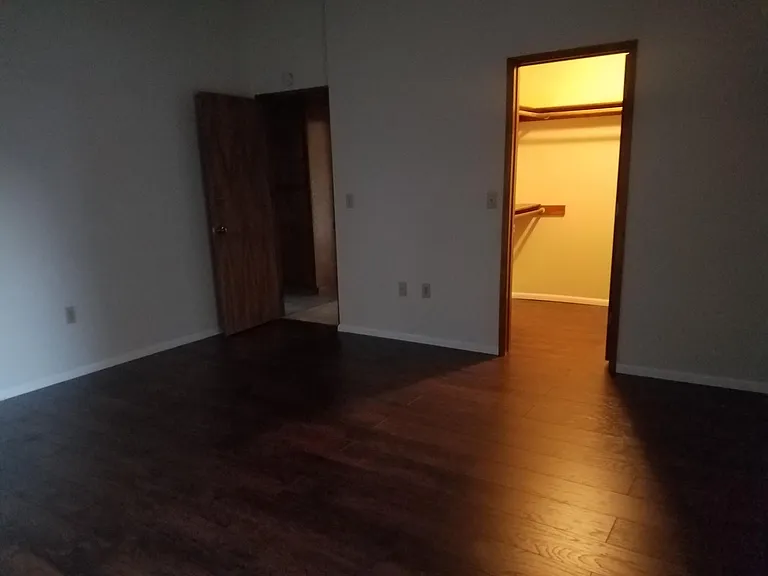 4281 Warwick Ct — Photo 8