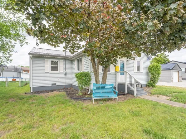2102 Charles Ave, Dunbar, WV 25064