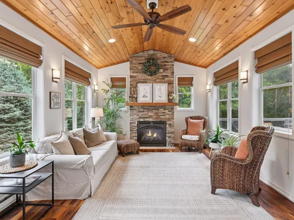 18052 Cole Ct, Eden Prairie, MN 55347