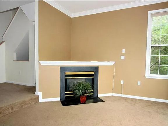 4th image of 9130 Carriage House Ln