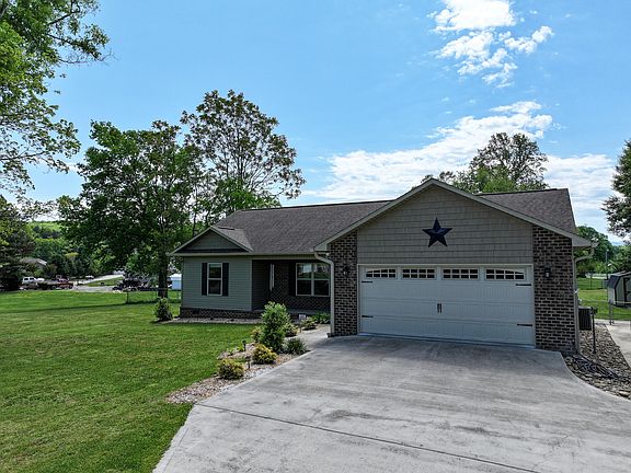 3rd image of 3124 Lazy River Ln