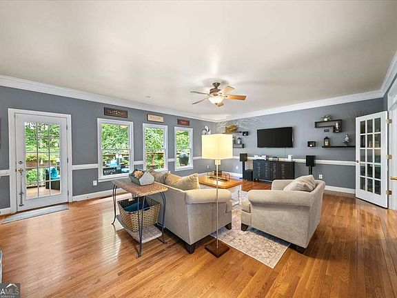 5th image of 649 Goldenwood Ct