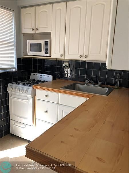 1st image of 1021 NE 2nd St #3