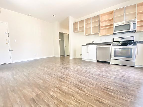 3rd image of 824 S Kenmore Ave #23