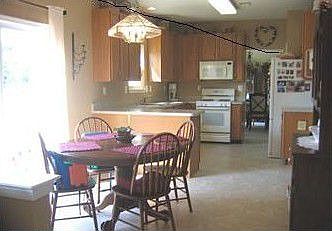 Kitchen w/ 42" cabinets