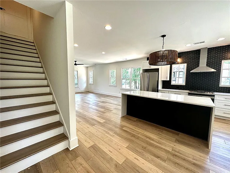 192 Claire Dr SE — Photo 8