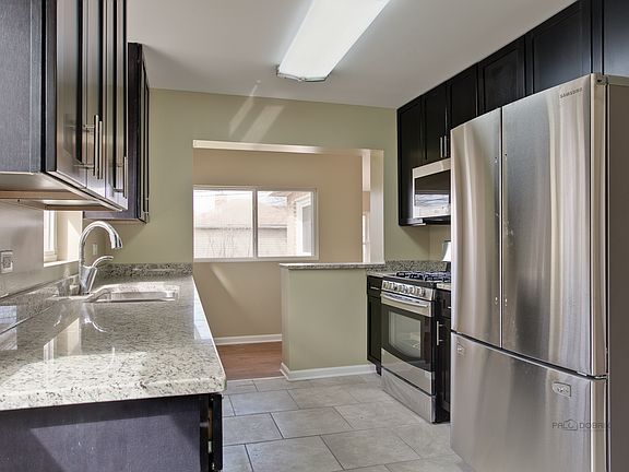 3rd image of 7240 N Kilpatrick Ave