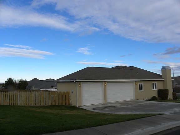 2nd image of 1295 Chardonnay Dr