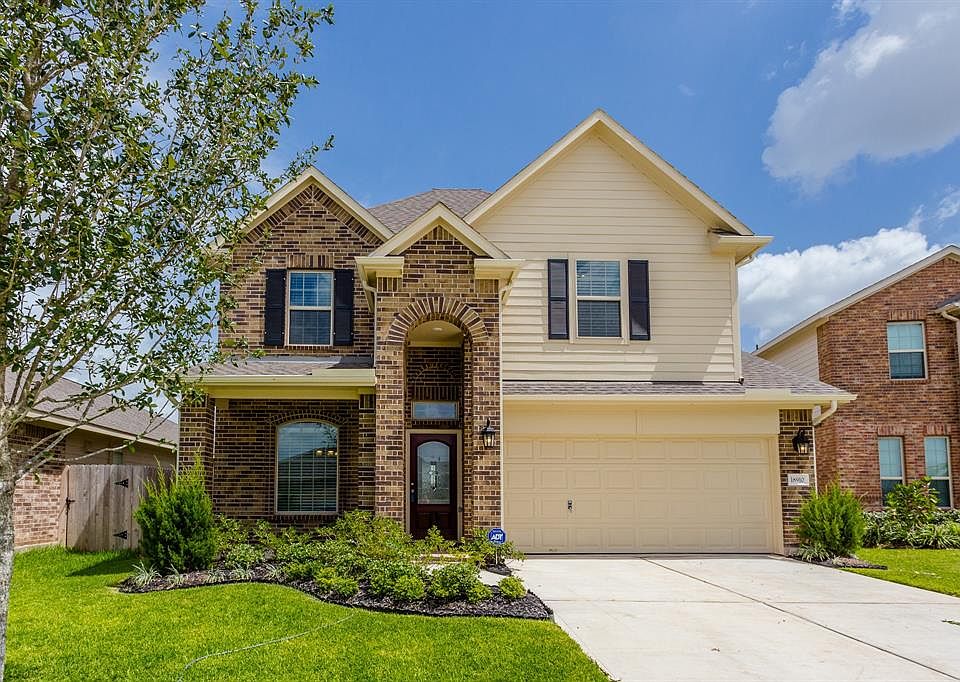 Beautiful 4 Bedroom, 2 1/2 bath Taylor Morrison Home with many upgrades