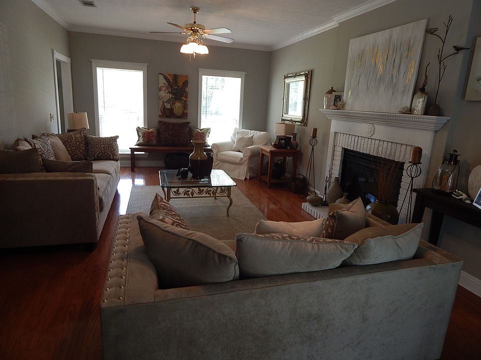 1st image of 2712 Pembroke Dr