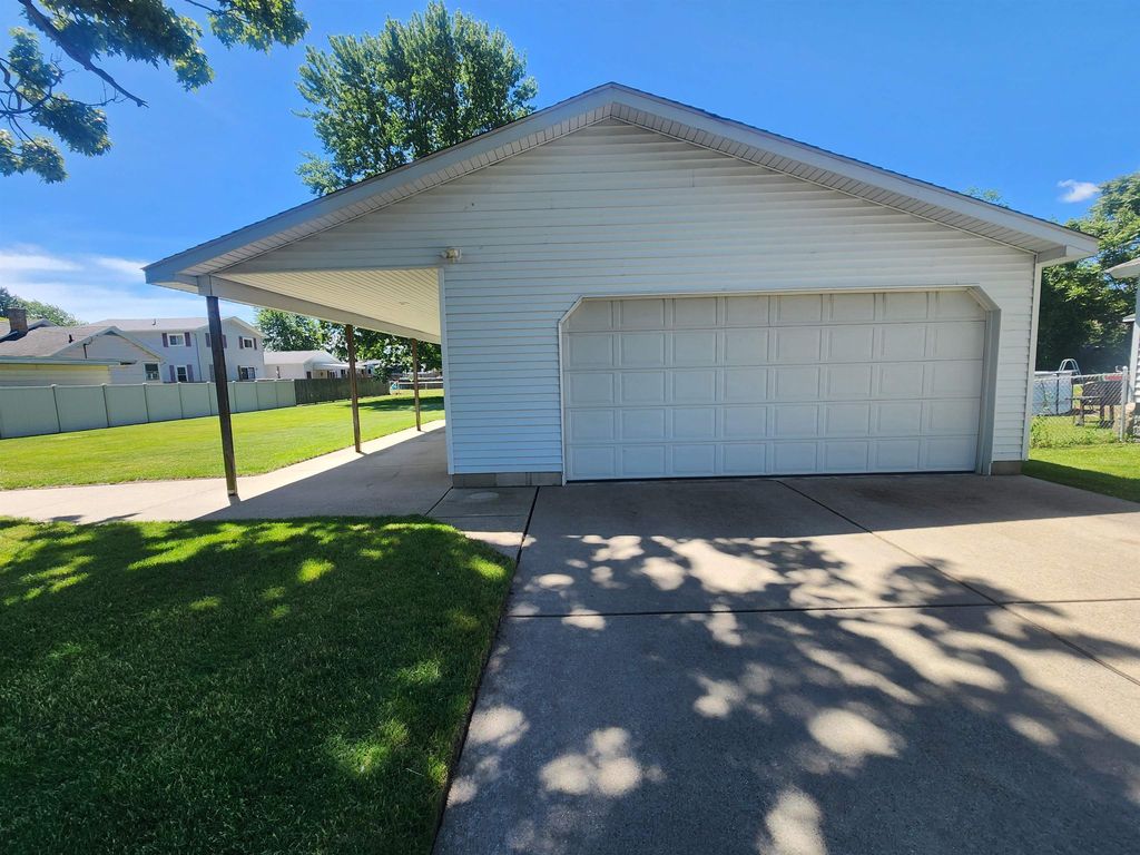 416 39th St, Bay City, MI - More