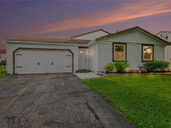 67 Constance Way E, Rochester, NY 14612