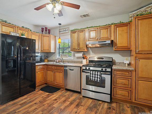 4th image of 714 N Esplanade