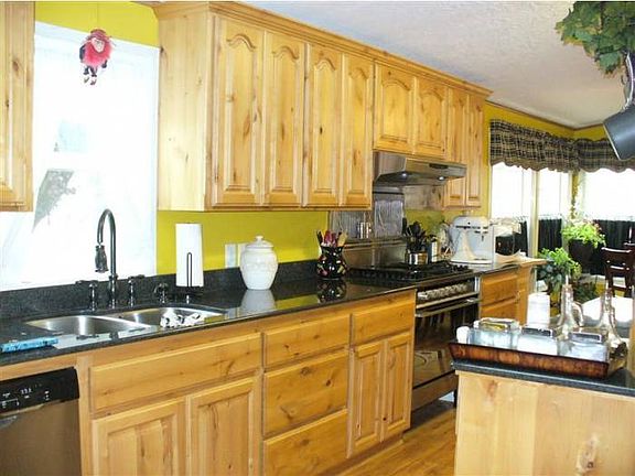 5th image of 200 Deer Park Ln