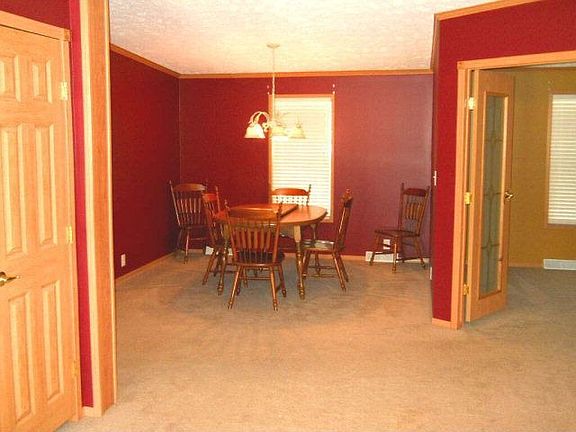 4th image of 1426 Redbud Ln