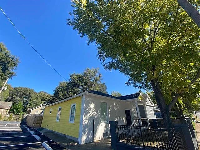 1 bed, 1.0 bath, $1,275 — Photo 3