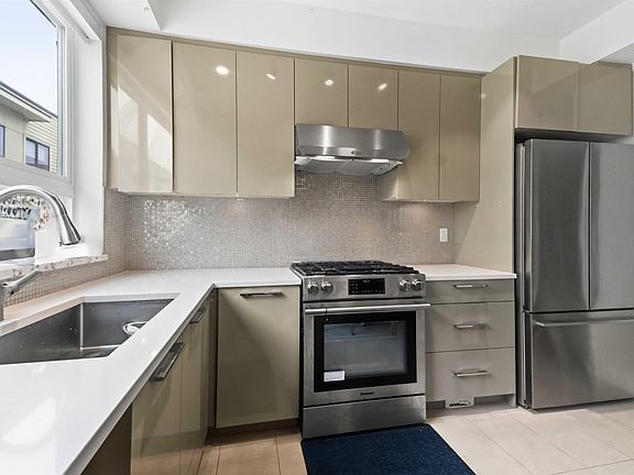 5th image of 10199 River Dr #82