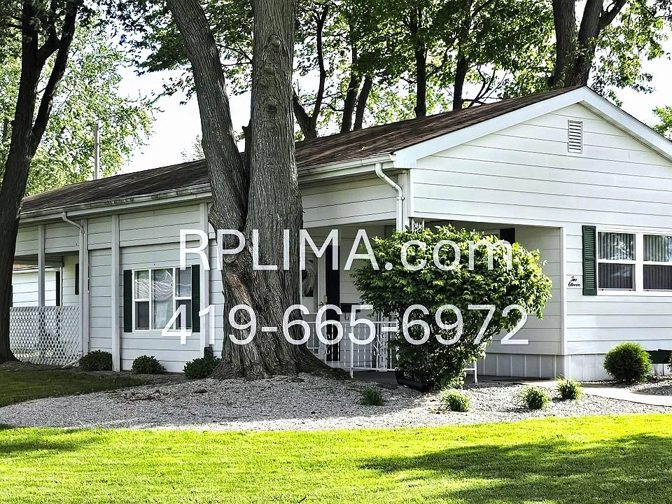 211 W High St