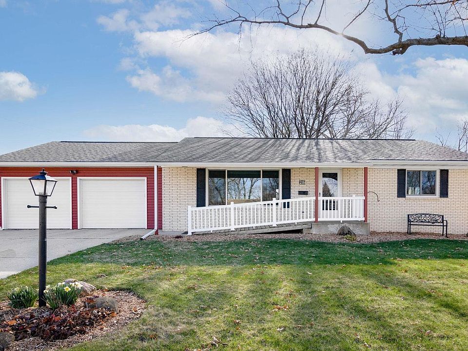 216 Memorial DRIVE, Fort Atkinson, WI 53538 Zillow