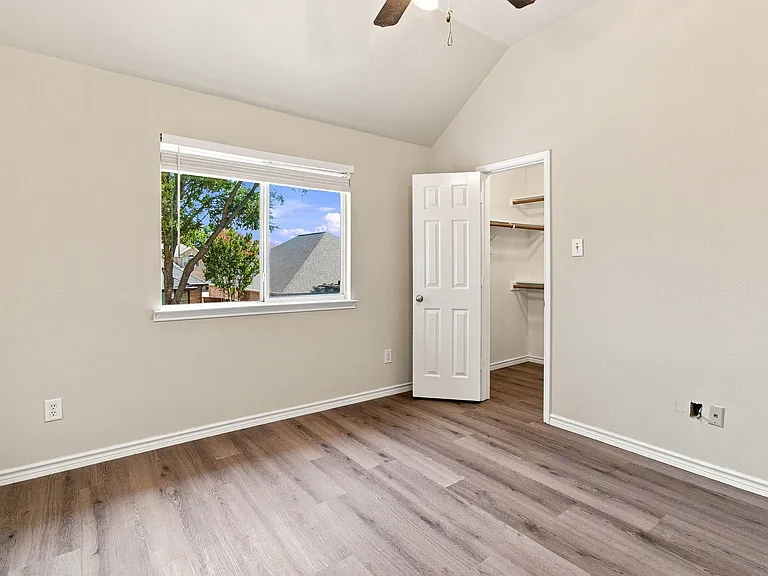 8009 Riverwalk Trl — Photo 30