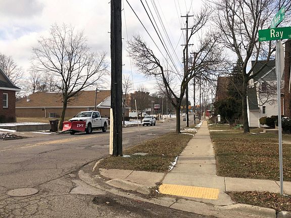 4th image of 533 E Mount Hope Ave