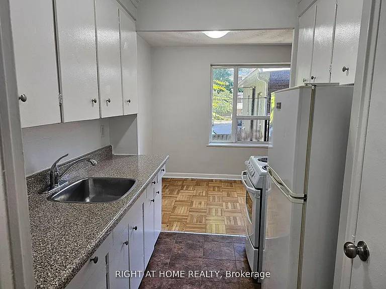 20 Cosburn Ave #207 — Photo 7