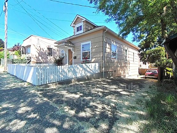 2nd image of 1116 6th St