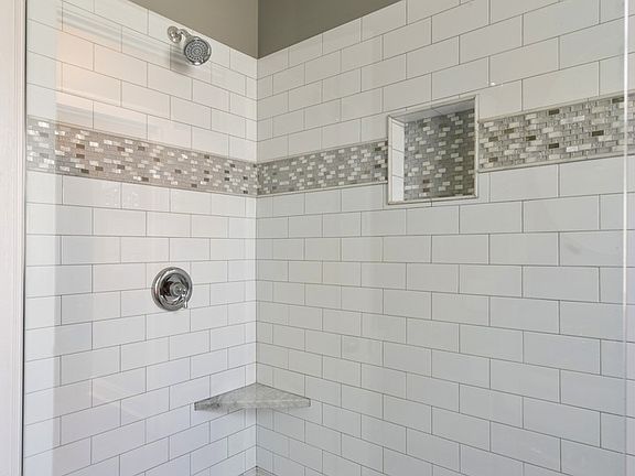 5th image of 650 Hinman Ave APT 1B