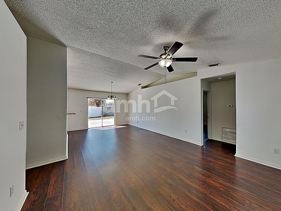 5th image of 332 SW Hollyhock Ct