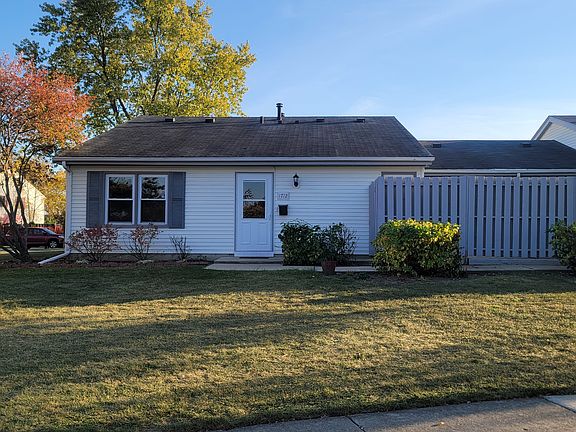 2nd image of 1712 Queensbury Cir