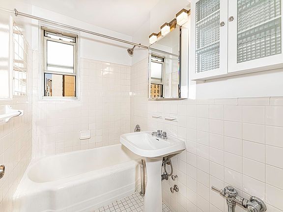 5th image of 200 E 17th St APT 5C