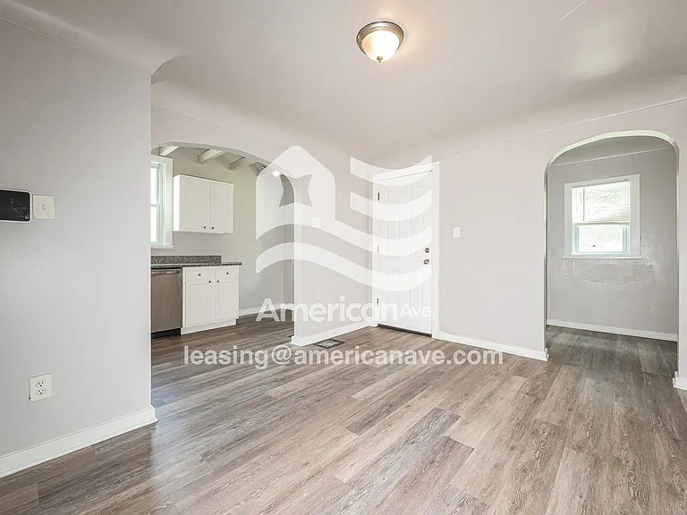 1558571_002_living_room_2.jpg