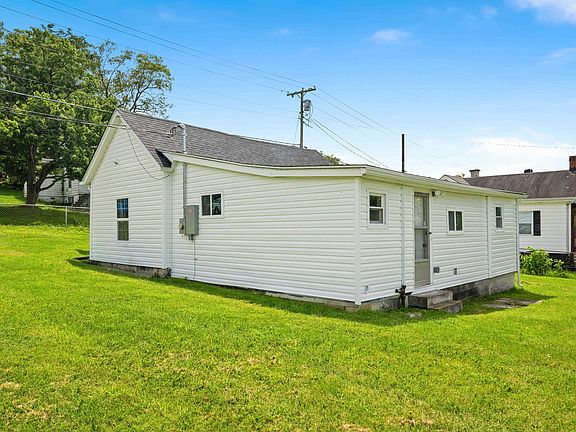 3rd image of 2409 2nd St