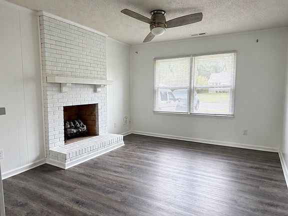Main Living w/ Gas Logs